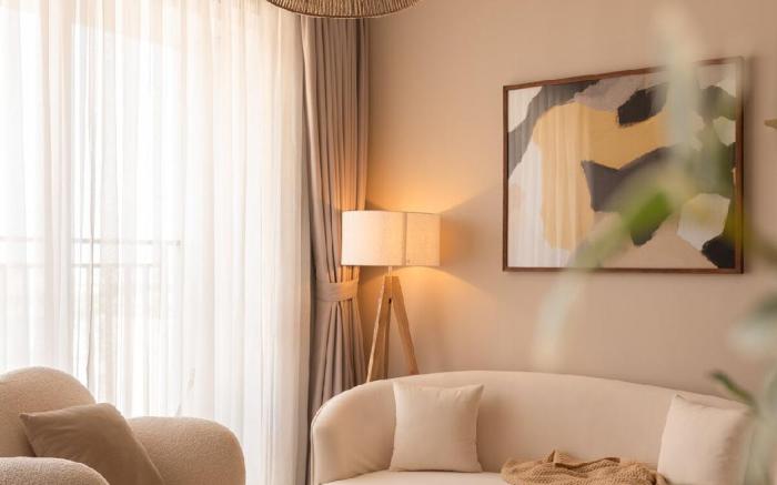 LuxeStay - Cozy 3-Bedroom River View, 5min BuiVien