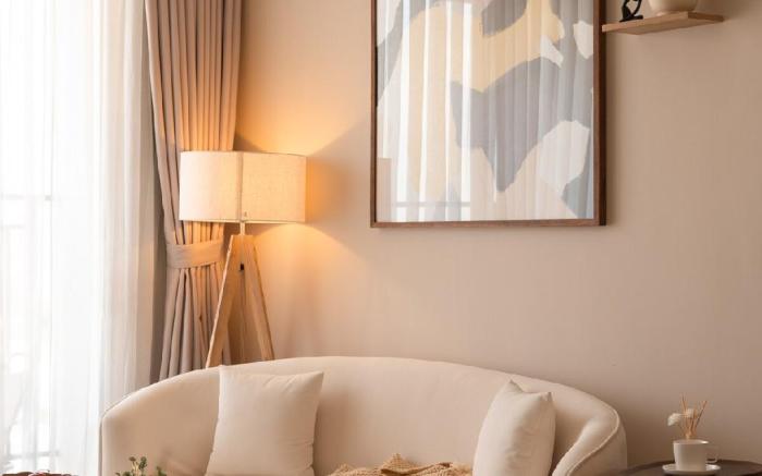 LuxeStay - Cozy 3-Bedroom River View, 5min BuiVien