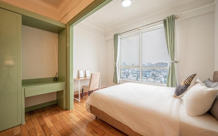 THE MANOR 2 IN CENTER--FREE ROOFTOP POOL-PICK UP