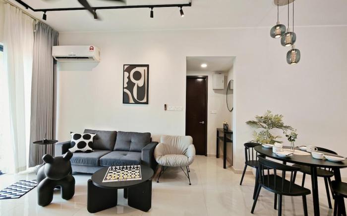 Danga Bay 2BR | MJ Black / White - 200m ->  Beach