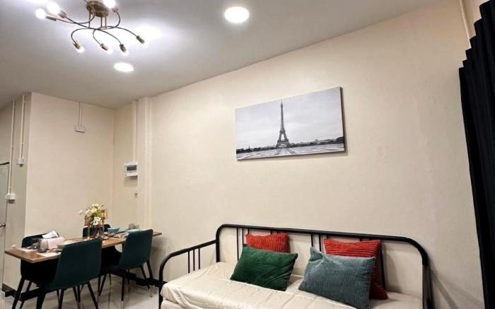Twenty-one BKK House