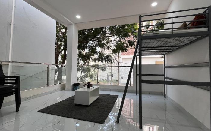 Luxurious Triplex 3BHK Villa+HomeTheater In IT HUB
