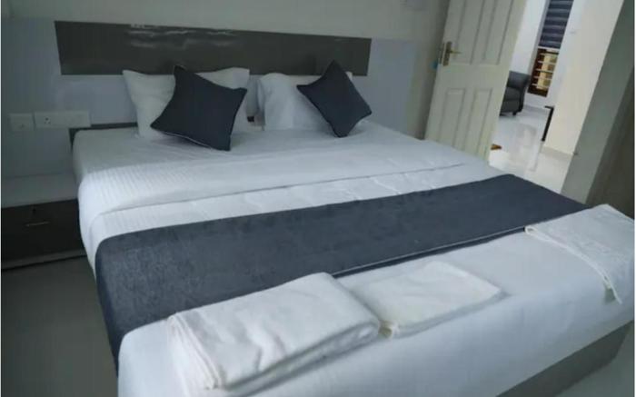 Yelza Hotel and Residence