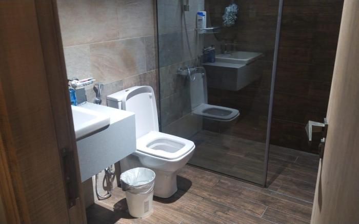 One Bedroom Kitchen and Hall