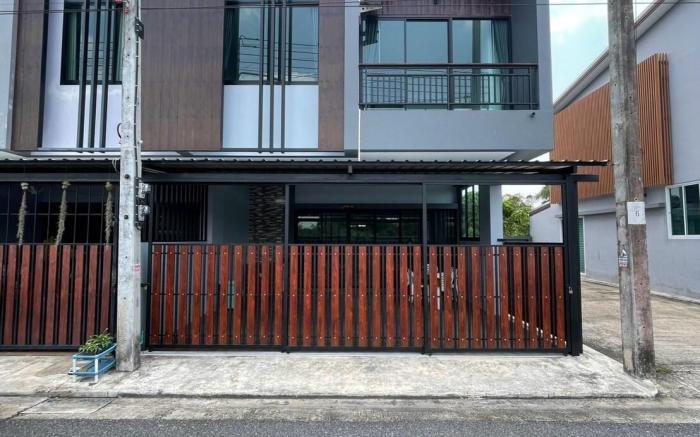 House at Hatyai Airport