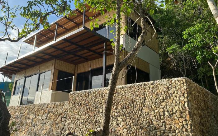 3 Bedroom Beachhouse w/pool