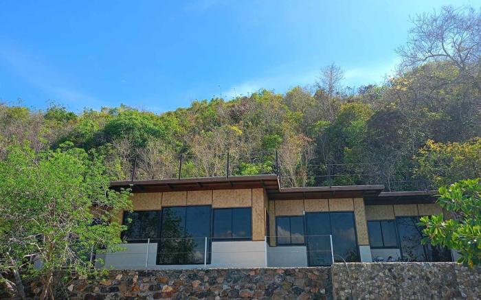 4 Bedroom Beachhouse w/pool