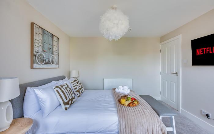 Beautiful 5 Bedroom 4 Bathroom House - FreeParking