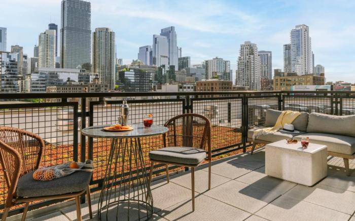 Sonder The Opal Apartments River North