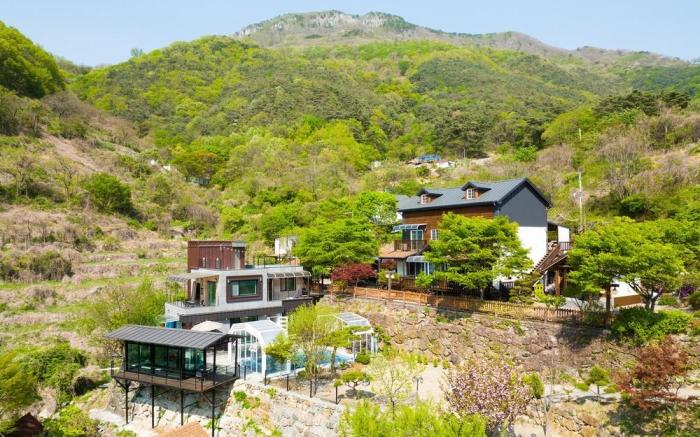 Miryang Pine Tree Pool Villa Pension