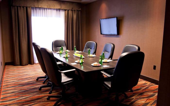 Holiday Inn Express Pembroke By IHG