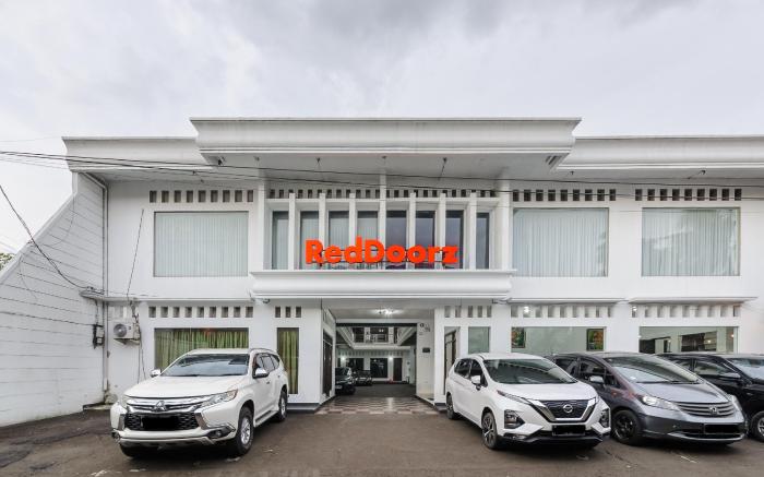 RedDoorz Syariah near Taman Air Mancur Bogor
