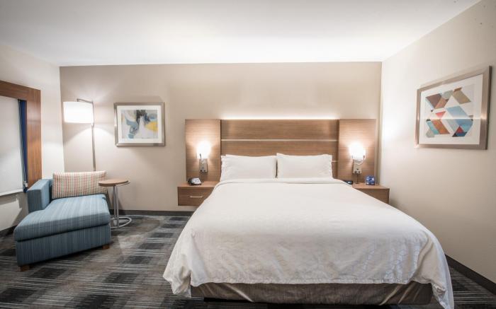Holiday Inn Express & Suites Houston Westchase - Westheimer By IHG