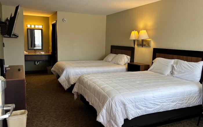 Twin Lakes Inn and RV