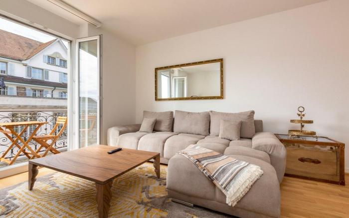 Apt 4A: Downtown: Spacious 2-BR Apartment