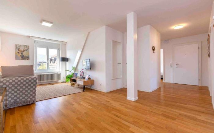 Apt 5B: Guest Fav - Downtown 2-BR Loft Apartment