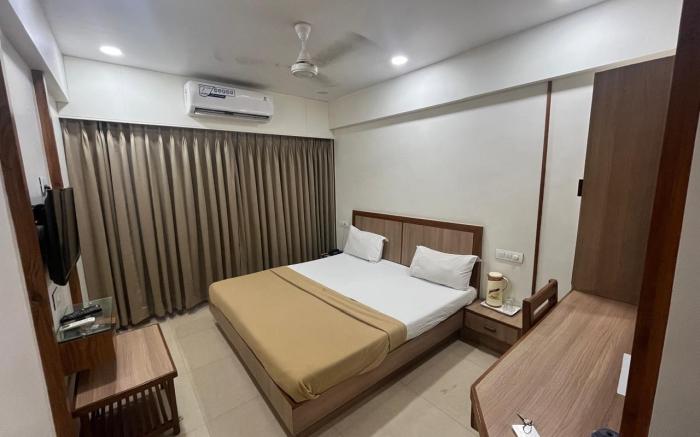 Hotel Golden Plaza surat 
