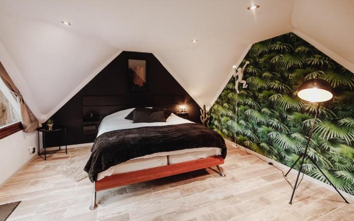 Cottage with a hot tub - In The Woods