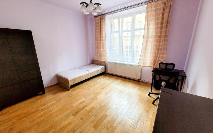 4-bedroom Apartment Old Town