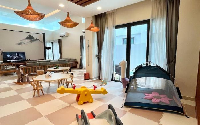 Cheekaaboo kid's Play Hse + Swimming pool +Karaoke