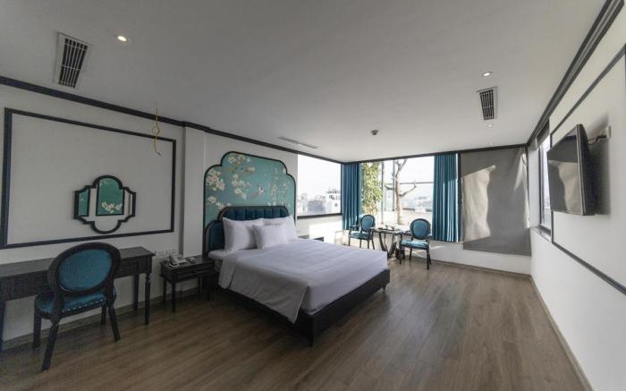 Azen Lakeside Hotel  & Travel