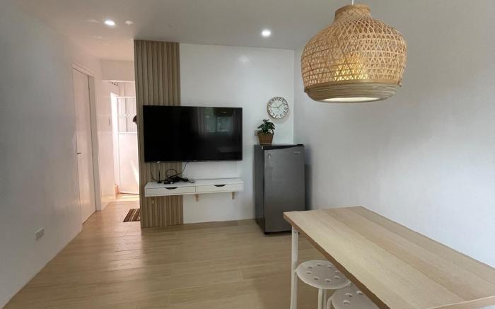 U2 New Minimalist Home 1-4 pax nr UP wifi Netflix