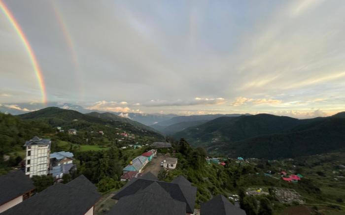 Himalayan Escape Cottages (Bath Tub, Kitchenette)