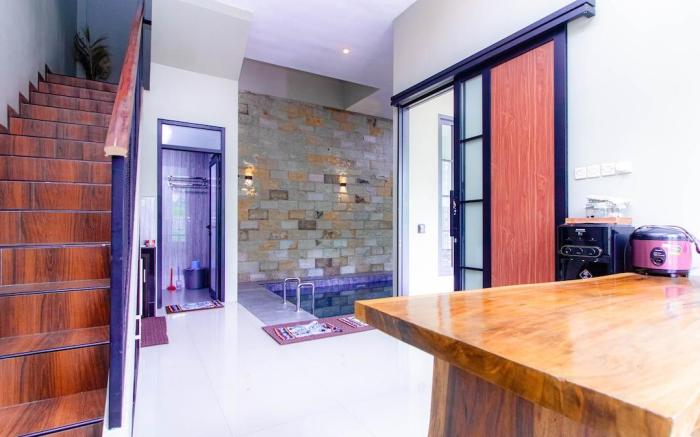 Villa Danisa 2 with Private Pool and Balcony