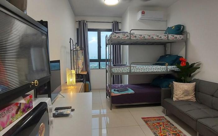 KLIA Dual Key Condo Suites With Smart TV