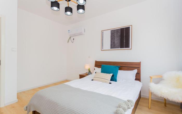 CityHome-4BRs,Nanjing Rd,People's Square,The Bund