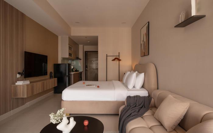 Modern Studio Retreat | King Bed | Maison De Gu