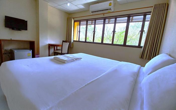 Chomphon Palace Hotel