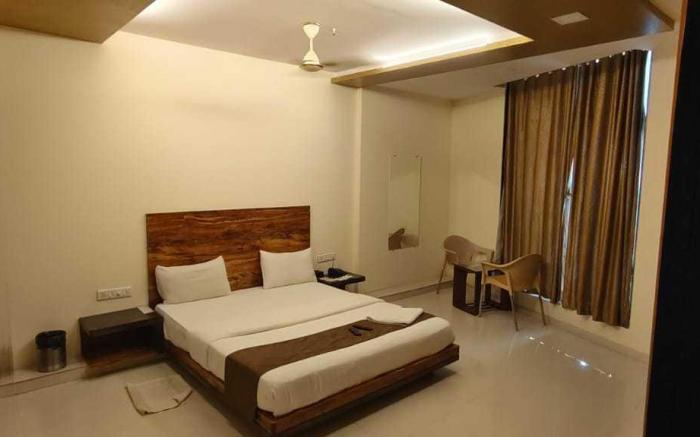 Hotel O Santacruz Khar Subway