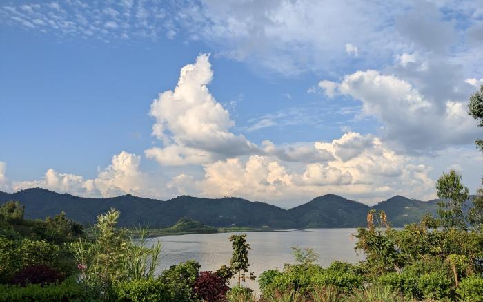 Tourist Guest house lakeRuhondo