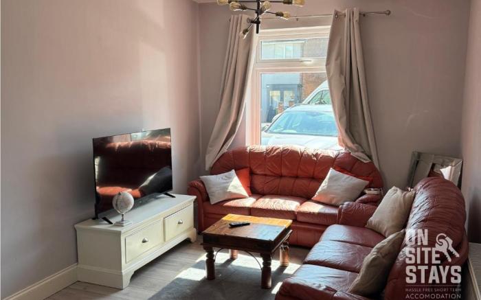 OnSiteStays - 4 bedroom house with 2 bathrooms