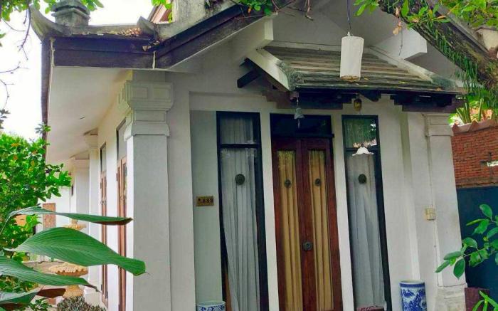 Lunar Mansion Hotel