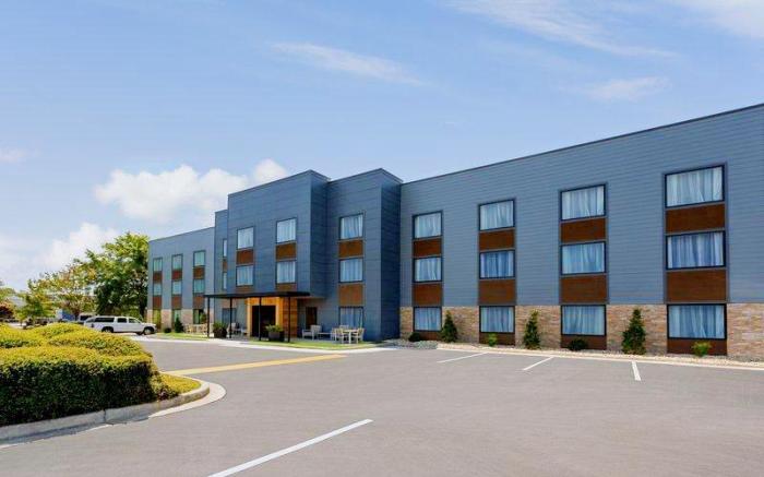 Country Inn & Suites by Radisson, Savannah Midtown, GA