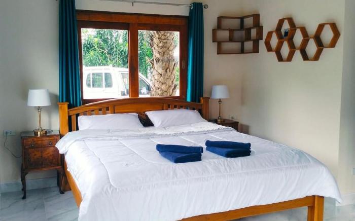 1 BR, Hidden Gem: Private Beach Bungalow