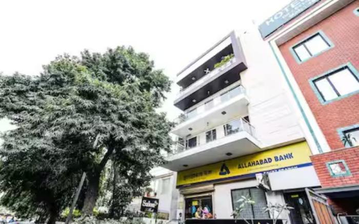 Spacious Apartment 4BHK @ J Block Saket