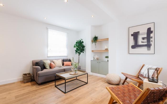 Lovely 1 Bed Apartment 2 minutes from the shops