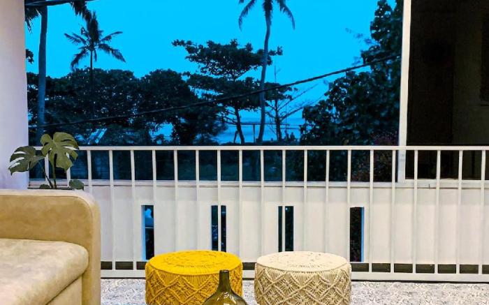 Charming beachfront  paradise - Pine Beach House