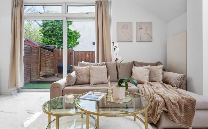 Elegant Oasis | Garden | 65 inch TV & Netflix