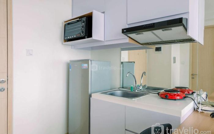 Comfortable 1BR Tree Park Apartment By Tarvelio