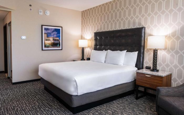 Drury Plaza Hotel Dallas Arlington