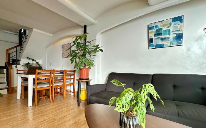 Full house near XuanHuong Lake for big group