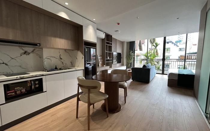 XOI Lumi_202_Lakeside Balcony Suite w/ Kitchen@CBD