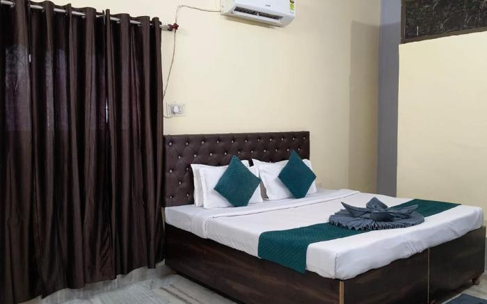 Kashi Paradise 300 Mtr From Vishwanath Temple