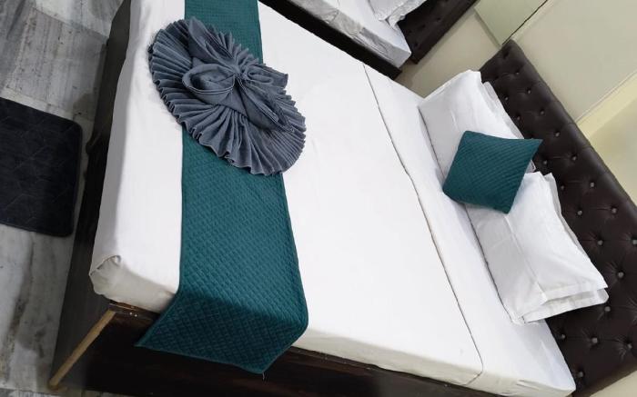 Kashi Paradise 300 Mtr From Vishwanath Temple