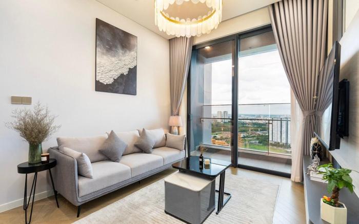 Luxury 2BR Retreat – River Views, Pool, Gym