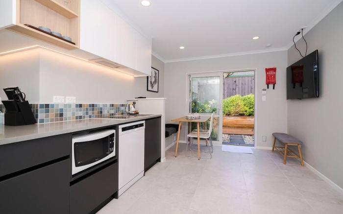 Modern Private 2 bedrooms Home in Albany Auckland